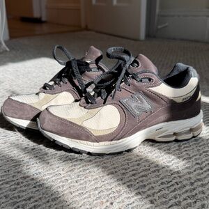 New Balance Women's Sneakers in Brown and Cream 202R
